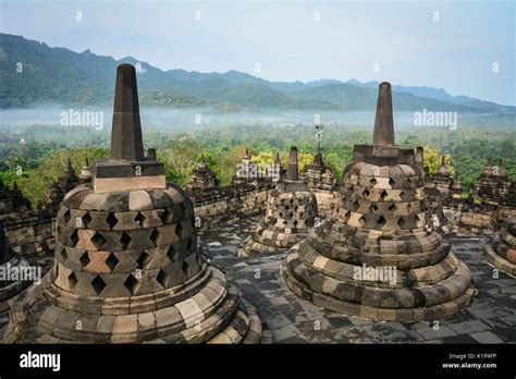 Borobudur Construction: A Monumental Feat of Buddhist Architecture and Javanese Royal Patronage